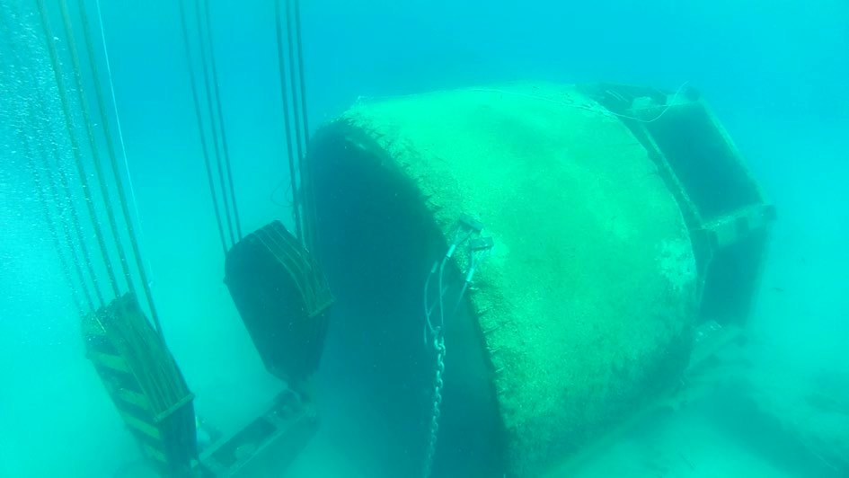 Pose sous-marine de blocs de 84 tonnes