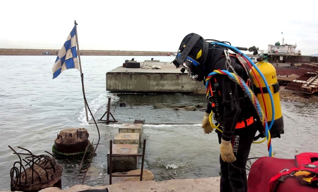 Scaphandrier au port